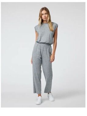 Vuori Jumpsuit. Size M